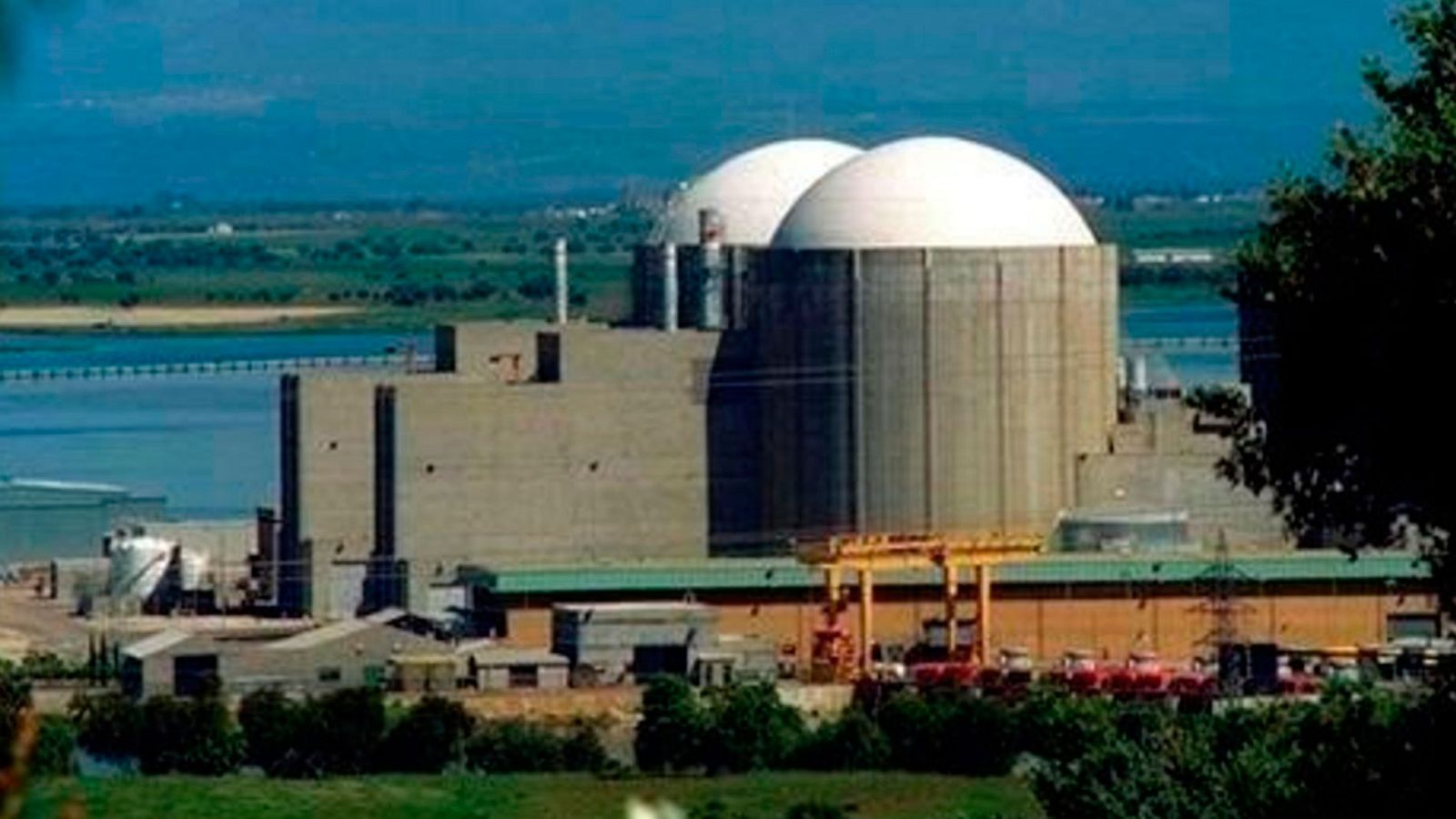 Los propietarios de la central nuclear de Almaraz acuerdan prolongar su vida útil hasta 2028 | Ver