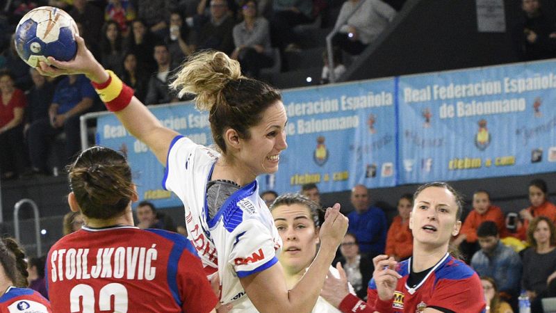 Las 'Guerreras' sufren para vencer a Serbia