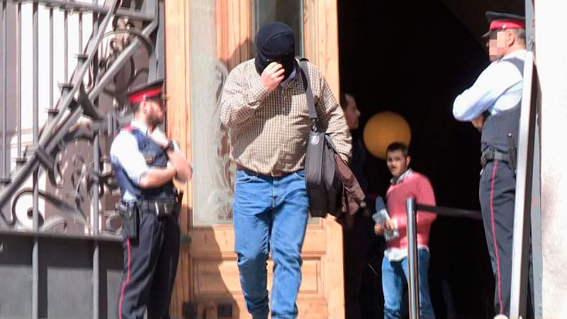 El exprofesor de Sants reconoce abusos a dos víctimas y que estaba amparado por los Maristas