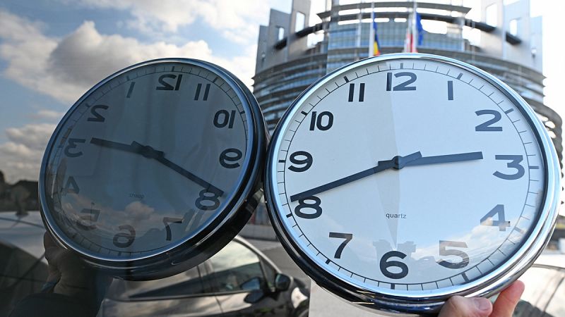 El Parlamento europeo pide a los países que pongan fin al cambio de hora en 2021