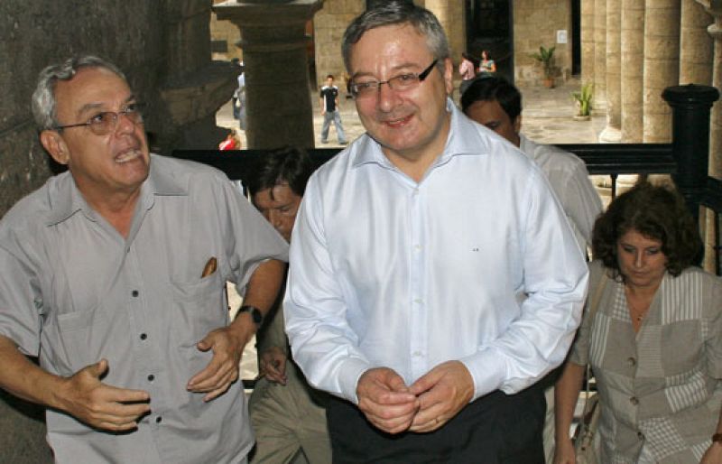 Blanco dice que Zapatero aún no tiene en su agenda un viaje a Cuba