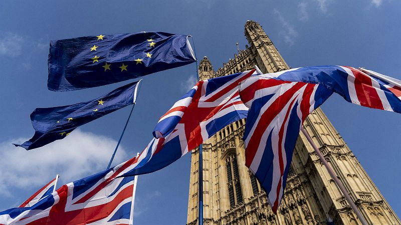El Parlamento británico concede a May una tercera oportunidad de aprobar su acuerdo del 'Brexit' este viernes