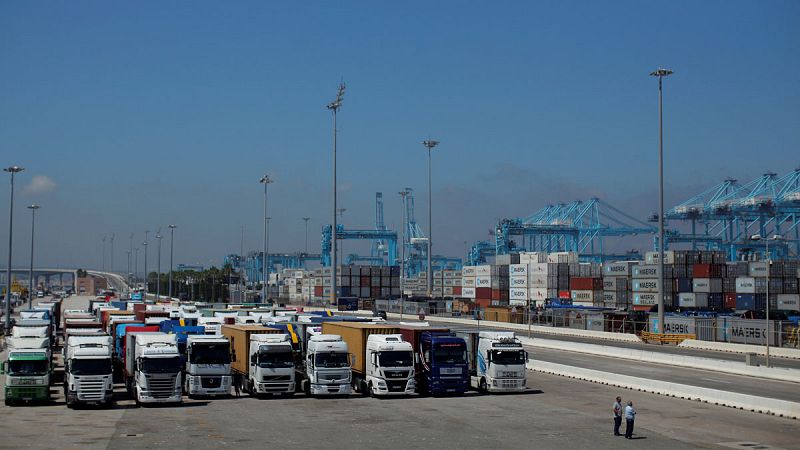 La economía española creció un 2,6% el pasado año, una décima más de lo avanzado