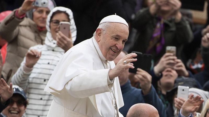 El papa sancionará con multa o cárcel al personal del Vaticano que no denuncie abusos a menores