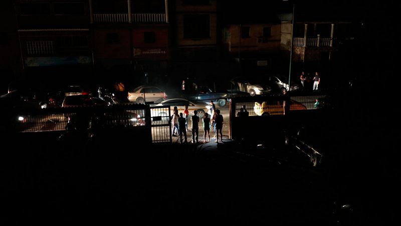 Un nuevo apagón vuelve a dejar a oscuras a Caracas y varias regiones de Venezuela