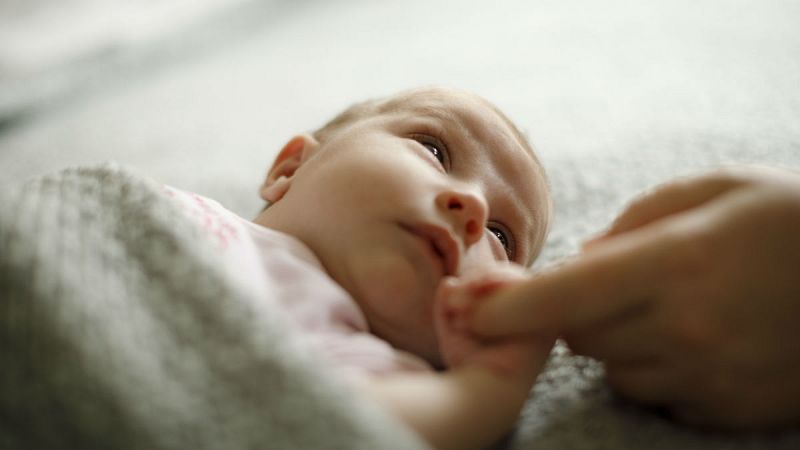 La ampliación de los permisos de paternidad a ocho semanas entra en vigor este lunes