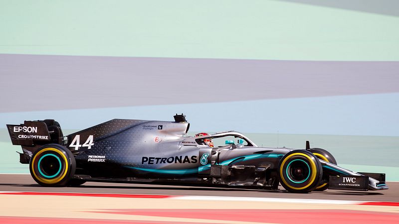 Lewis Hamilton vence en Baréin en un nuevo doblete de Mercedes