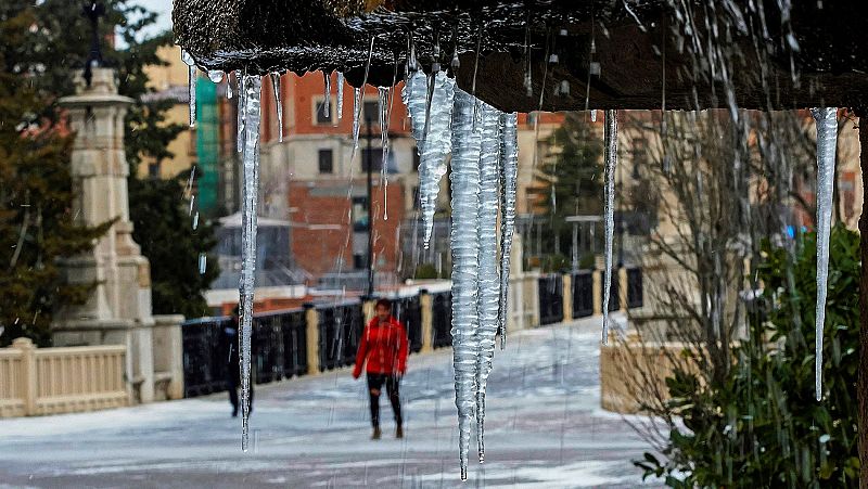 El frío de Groenlandia trae nieve, lluvias y temperaturas hasta 10 grados más bajas de lo normal