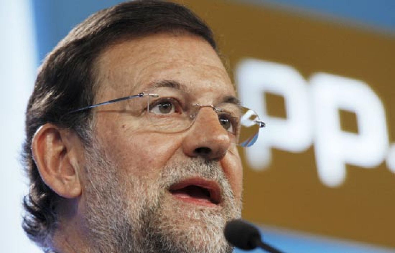 El presidente nacional del PP, Mariano Rajoy, ha valorado con un "!menos mal!, hubiera sido lamentable" la presencia de España en la cumbre de Washington del G-20, y ha adelantado que entre las propuestas que trasladará al Gobierno figurarán el apoyo