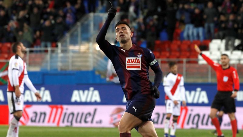 El Eibar remonta y amarga al Rayo