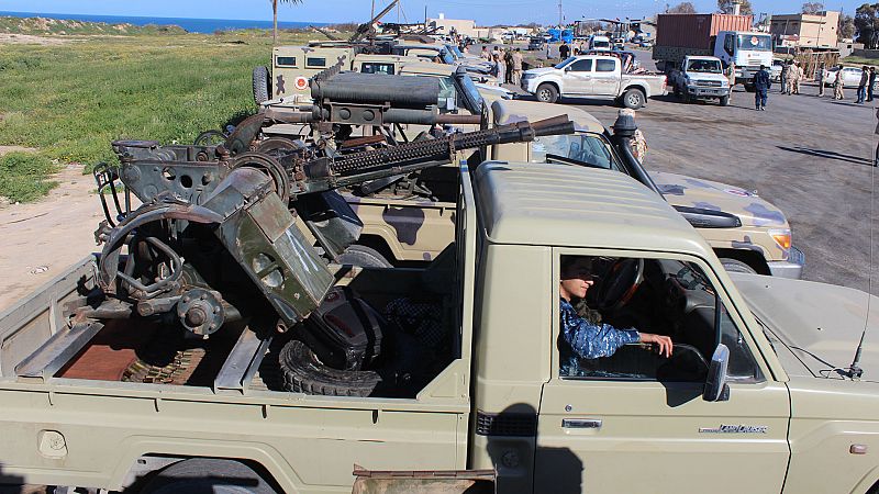 Las tropas rebeldes continúan con su ofensiva militar en Trípoli y recrudecen la situación en Libia