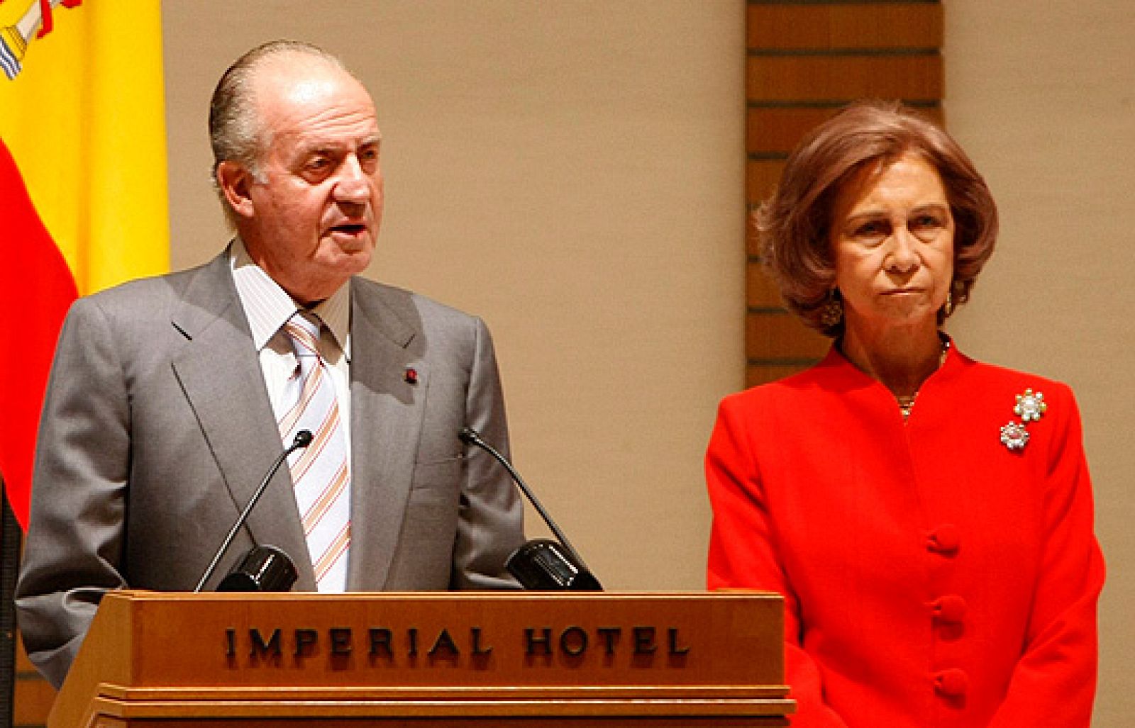 El Rey da el pésame a las familias de los dos militares muertos | Ver