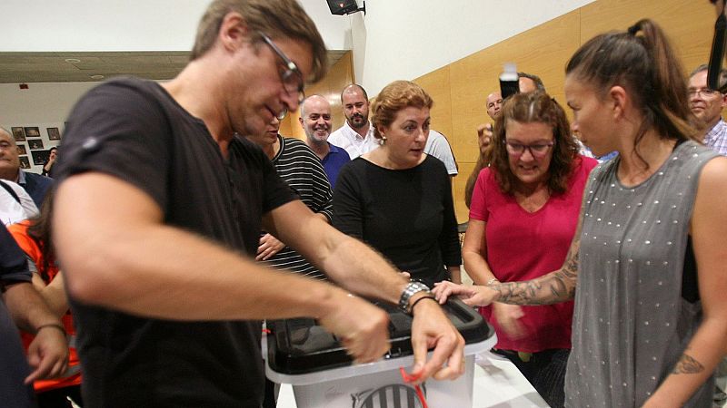 La jueza del 1-O procesa a 30 investigados por los preparativos del referéndum