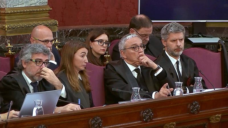 Urnas que tras cerrar los colegios acababan en una comisaría de los Mossos y otras que se sorteaban