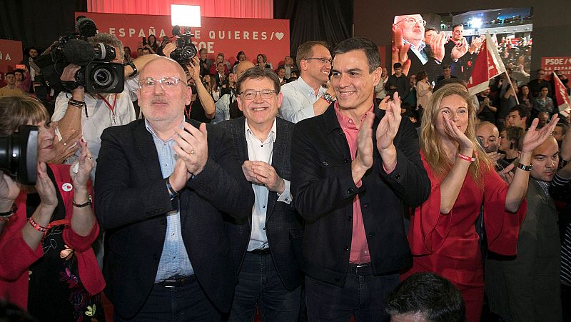Sánchez presume de "constitucionalismo" y acusa a PP y Cs de "mentir" al decir que pactó con los independentistas