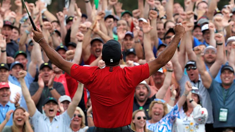 Tiger Woods ha vuelto y consigue su quinta "chaqueta verde"