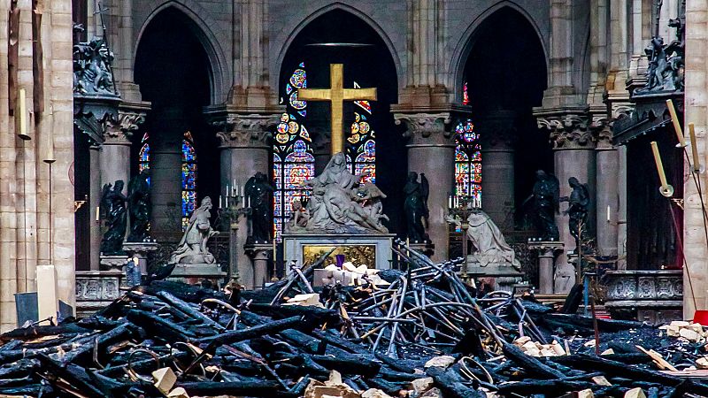 Macron pone un plazo de cinco años para reconstruir Notre Dame y convertir la "catástrofe" en un símbolo de unión