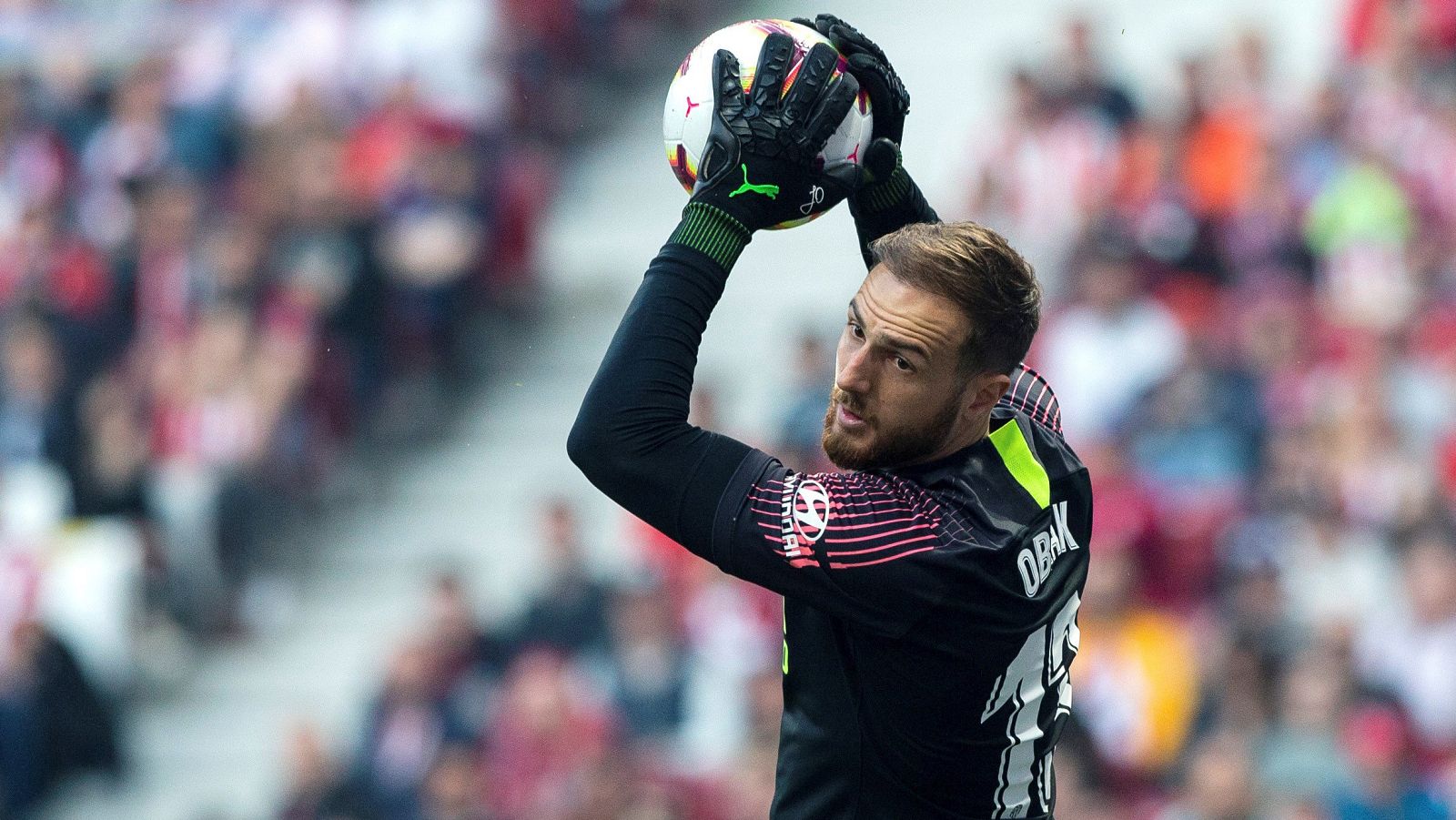 El Atlético de Madrid ha anunciado la ampliación de contrato del meta esloveno Jan Oblak hasta junio de 2023. El portero ha afirmado, dentro del mismo comunicado, sentirse "muy feliz de renovar. Se ha hablado mucho de este tema y al final hemos llega