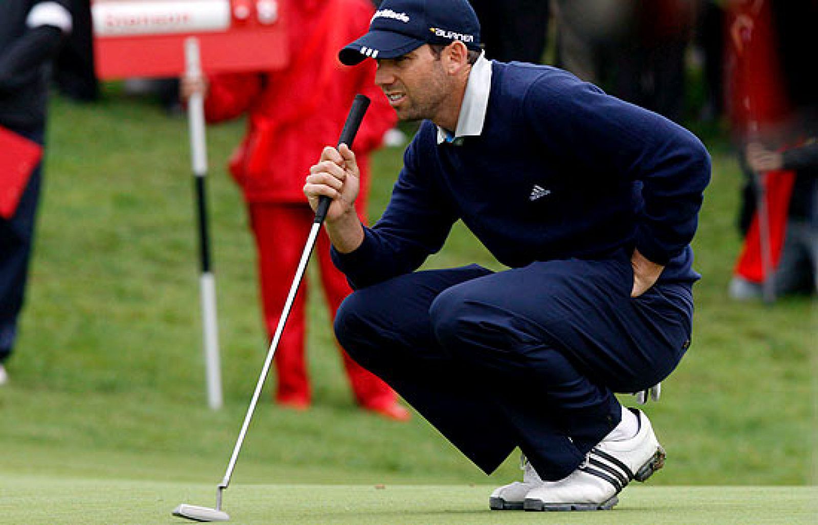 El golfista español Sergio García ha alcanzado el puesto número 2 del mundo. Lo ha logrado tras adjudicarse el Abierto de Shangai. Desde José María Olazábal, en 1991, ningún español lo había logrado.