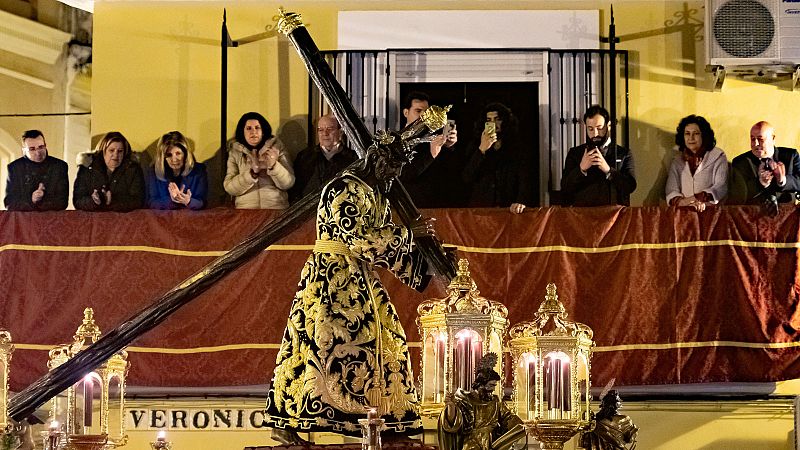 El tiempo permite la salida de las seis hermandades de la Madrugá de Sevilla