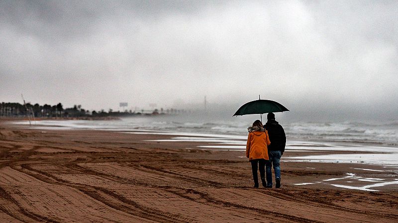 Elevan a naranja la alerta en el litoral valenciano y la Región de Murcia por el temporal