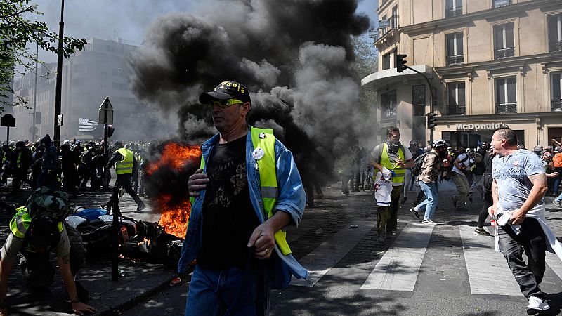 Disturbios y más de 180 detenidos en otra protesta de los 'chalecos amarillos' en París pese al gran despliegue policial