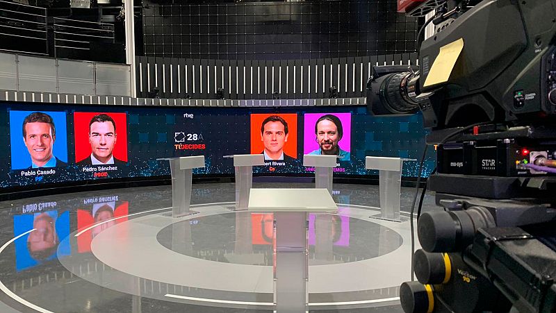 Los candidatos paran sus caravanas para preparar el debate en RTVE