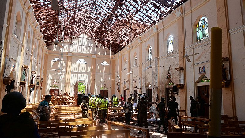 Más de 250 muertos y 500 heridos en una cadena de atentados en iglesias y hoteles de Sri Lanka
