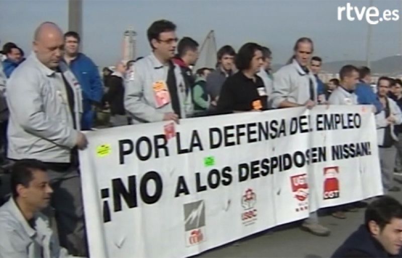 1.500 trabajadores de Nissan han cortado la Ronda Litoral en Barcelona para protestar por el ERE