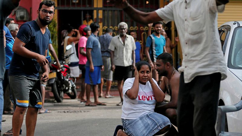 Sri Lanka atribuye a terroristas suicidas islamistas con apoyo internacional la cadena de atentados que deja ya 293 muertos