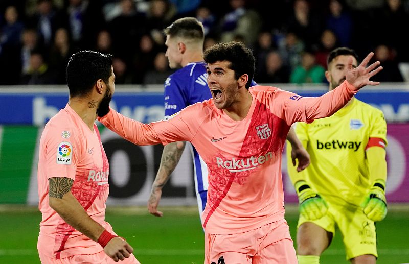 El Barça acaricia el título y el Alavés se aleja del sueño europeo