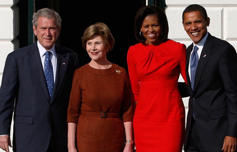Bush y Obama destacan la importancia de colaborar en la transición en su primer encuentro