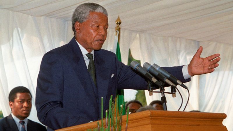 El recuerdo de Mandela eclipsa la corrupción en el 25 aniversario del fin del 'apartheid'