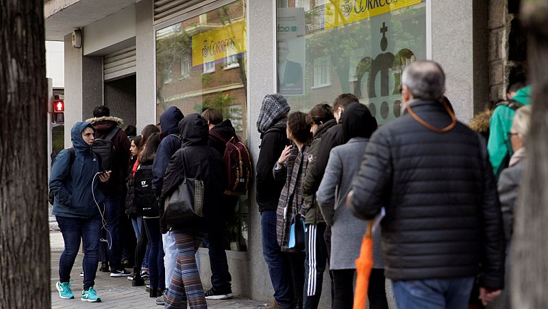 Correos gestiona 1,2 millones de votos: las colas movilizarán votantes pero no serán determinantes el 28A