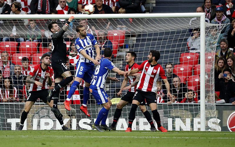 El Athletic se afianza en Europa y aleja al Alavés con un empate en San Mamés
