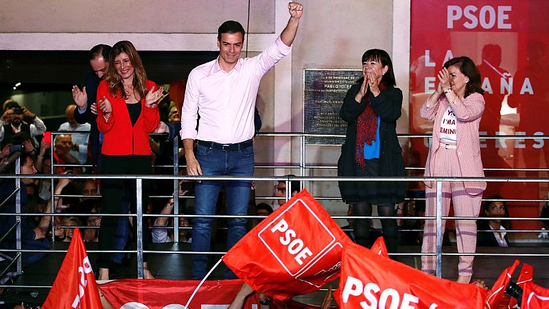 Sánchez no descarta ningún pacto entre gritos de "sí se puede" y "con Rivera, no"