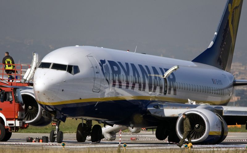 Alitalia provoca el caos en Roma, donde Ryanair también abandona a 700 españoles