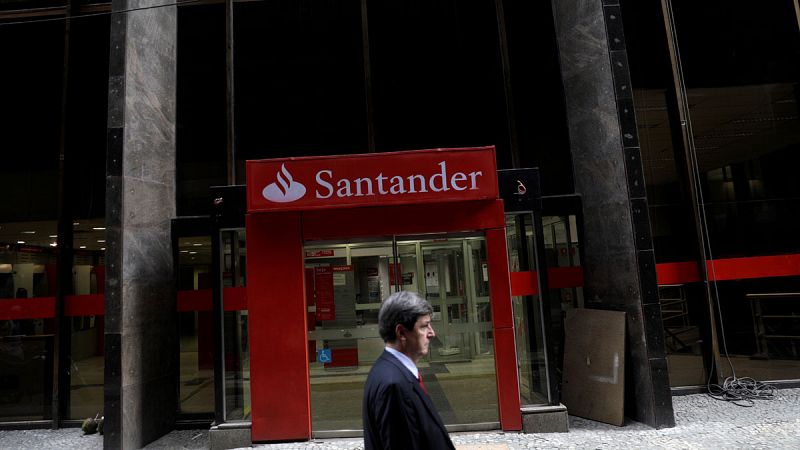 Santander y Caixabank recortan beneficios en el primer trimestre