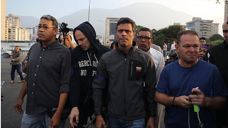 Guaidó libera a Leopoldo López y desafía a Maduro llamando a la sublevación en las calles de Venezuela