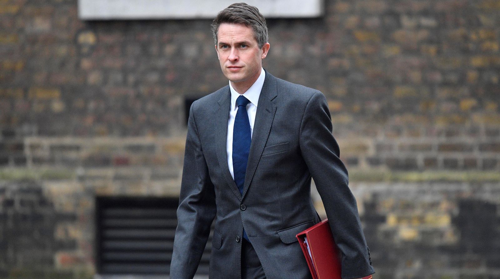 Theresa May destituye a su ministro de Defensa por una filtración sobre Huawei