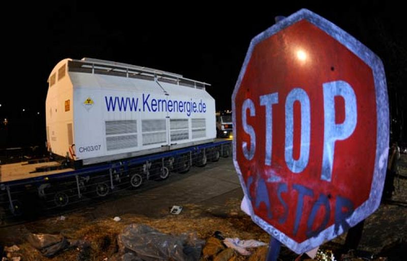 El convoy nuclear llega al depósito de Gorleben con 24 horas de retraso por las protestas