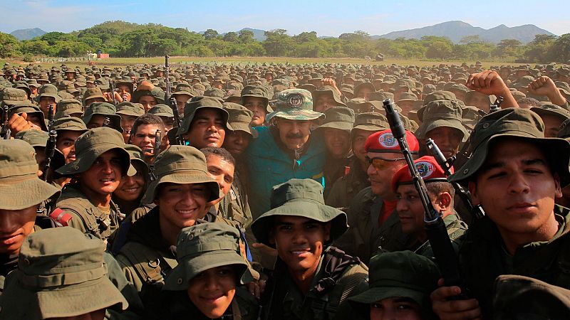 Maduro pide a los militares estar "listos" para defender Venezuela de un ataque de EE.UU.