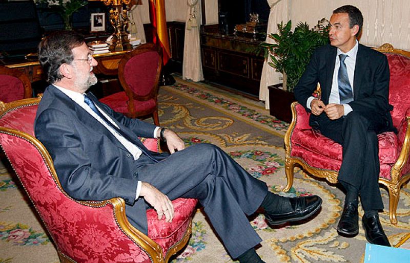 Rajoy pide que España esté en todas las cumbres anticrisis y Zapatero se lo garantiza