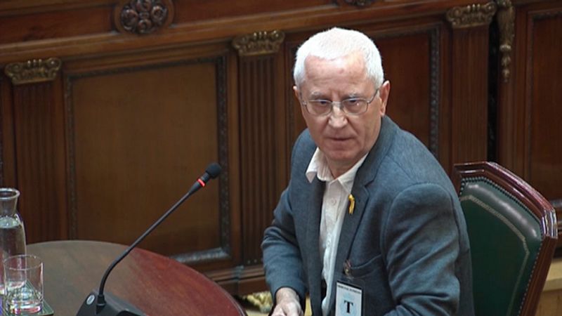 El policía nacional jubilado que se apuntó voluntario el 1-O para "permitir que se pudiera votar"