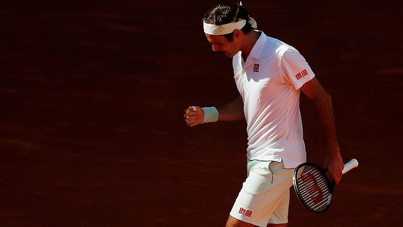 Federer salva un engañoso partido contra Monfils y pasa a cuartos en Madrid