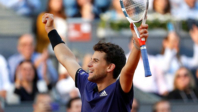 Thiem remonta a Federer y se cita con Djokovic en semifinales en Madrid