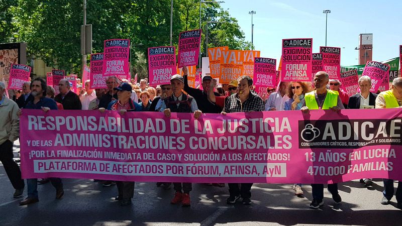 Miles de afectados por las estafas de Fórum Filatélico y Afinsa se manifiestan para reclamar justicia