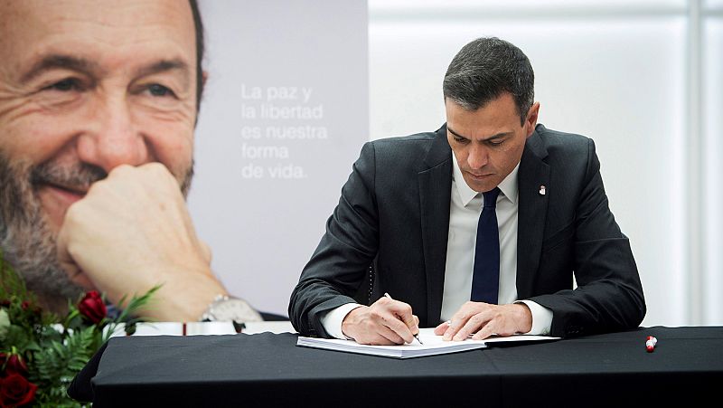 El PSOE retoma la campaña con el recuerdo de Rubalcaba y pide "rematar" el trabajo del 28A