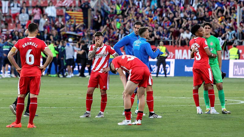 El Girona, virtualmente descendido al perder en casa contra un Levante que se salva junto a Villarreal y Valladolid