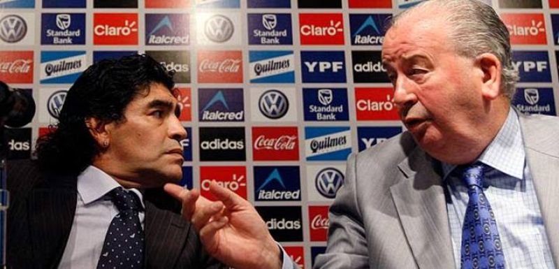 Maradona amenaza con renunciar